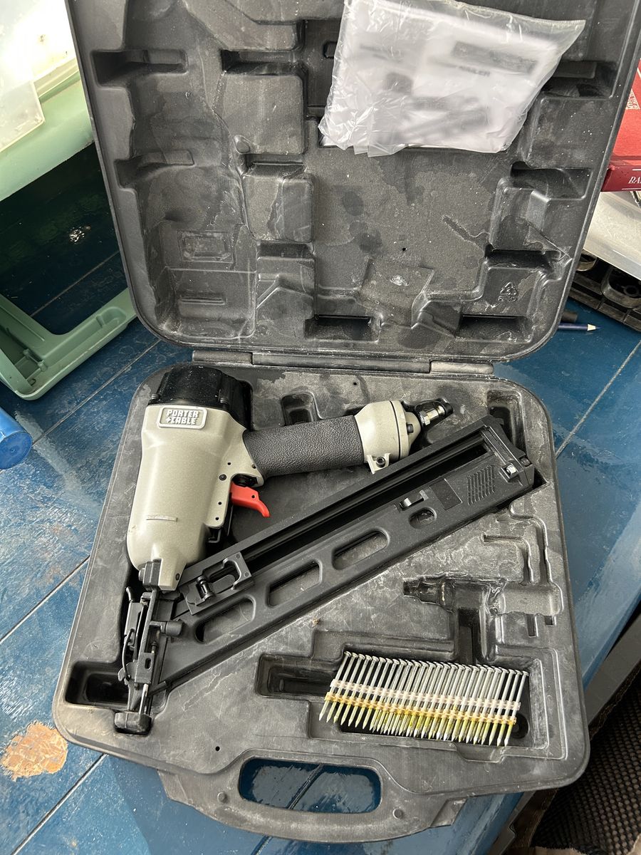 PORTER-CABLE Pneumatic Brad Nailer Kit with Case - Excellent Condition