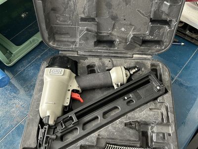 PORTER-CABLE Pneumatic Brad Nailer Kit with Case - Excellent Condition