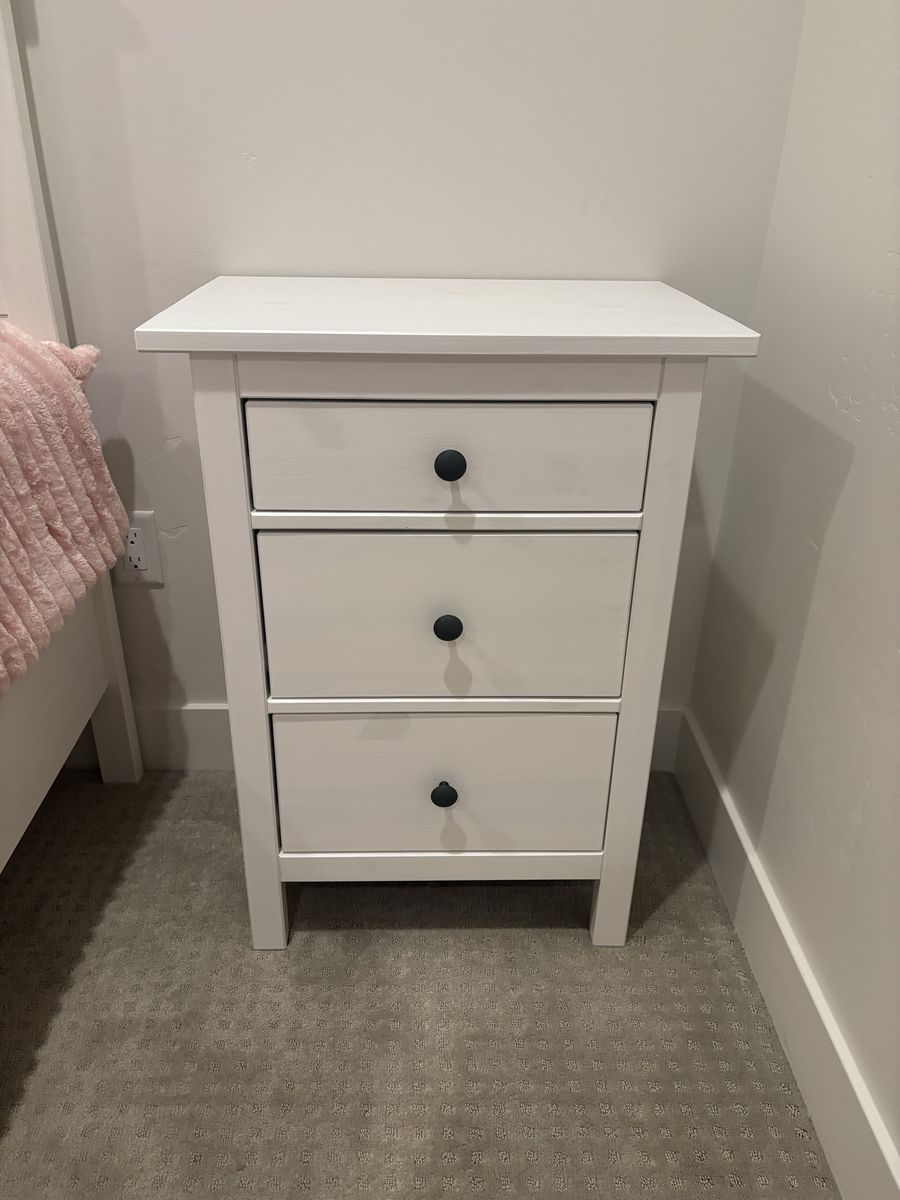 White 3-Drawer Nightstand with Black Knobs - Solid Wood Accent Table with Striped Drawer Liner