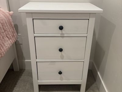 White 3-Drawer Nightstand with Black Knobs - Solid Wood Accent Table with Striped Drawer Liner