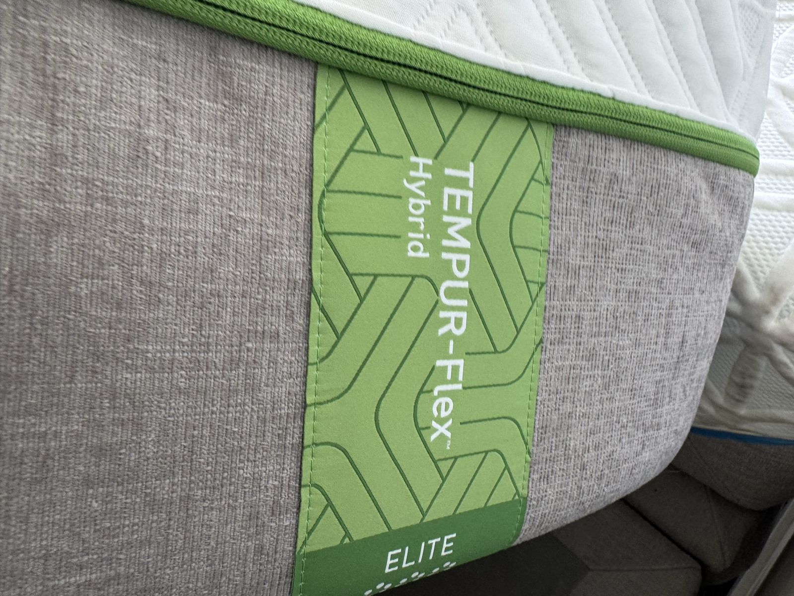 “Tempur-Pedic Split King Breeze Hybrid w/ Dual Adjustable Bases – Excellent Condition”
