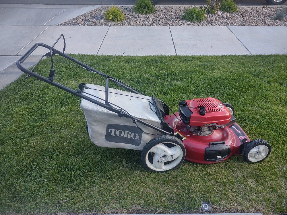 Lawn mower "Toro" 6.75 HP self-propelled