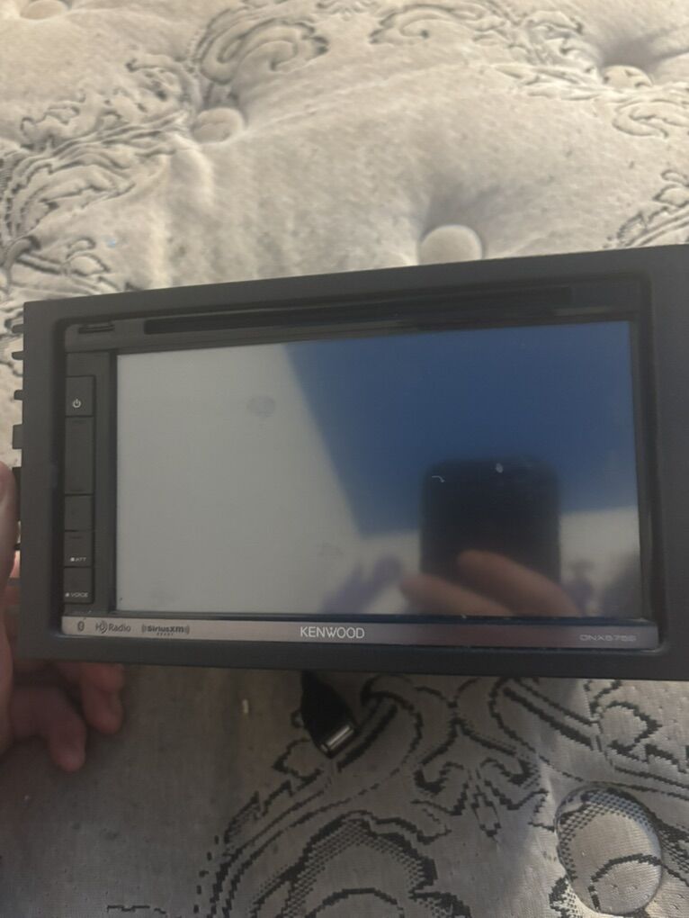 Kenwood DNX575S Screen