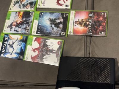 Xbox 360 Console with White Wireless Controller & 7 Games (Halo 4, Fable II, Portal 2)