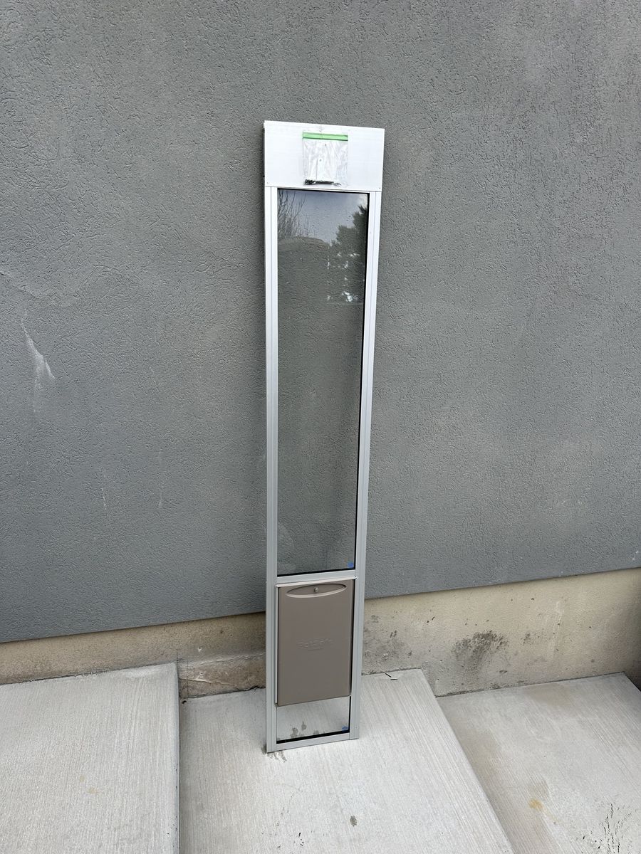 PetSafe Large Tall Sliding Glass Dog Door Insert – Excellent Condition