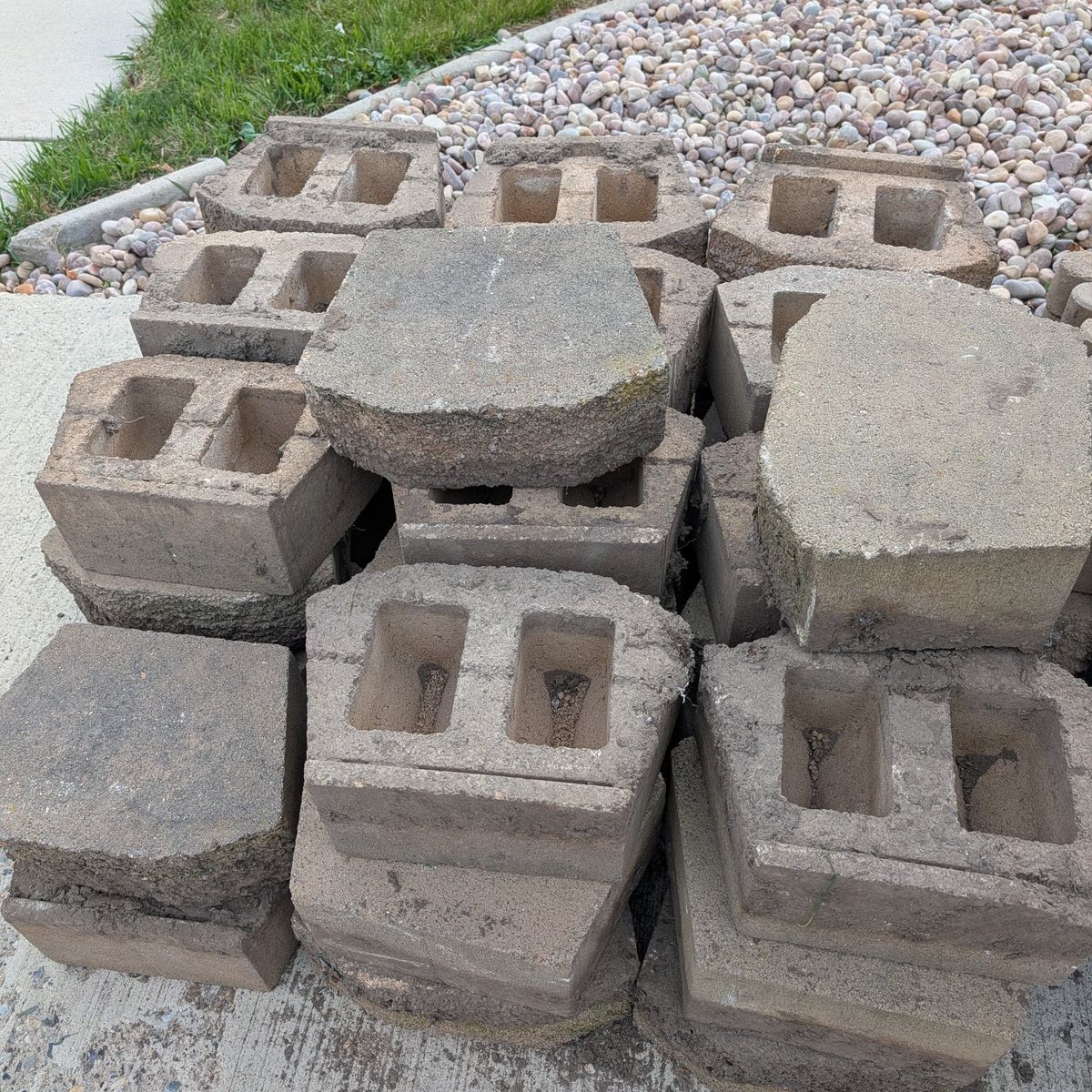 35 Tan Concrete Retaining Wall Blocks