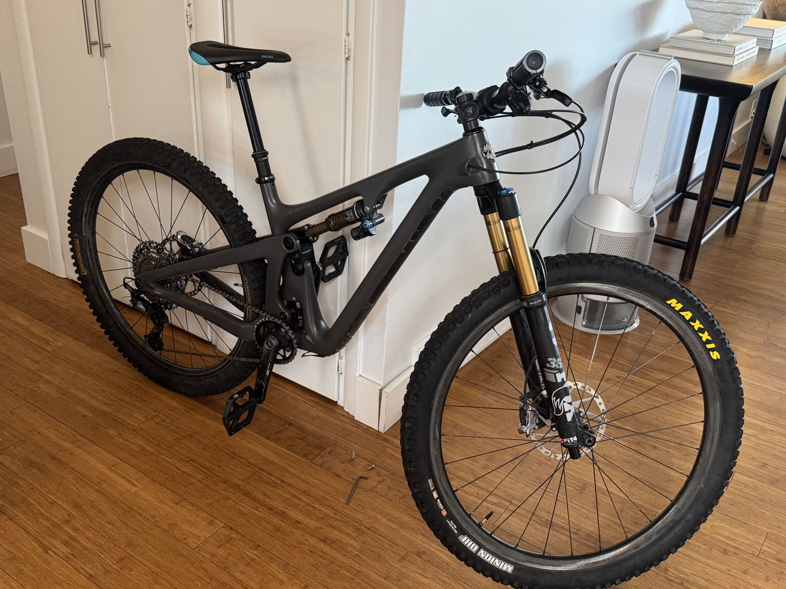 2021 Yeti SB130 TURQ LR (Lunch Ride) – I9 Carbon Wheels / XT – Medium – $3,800