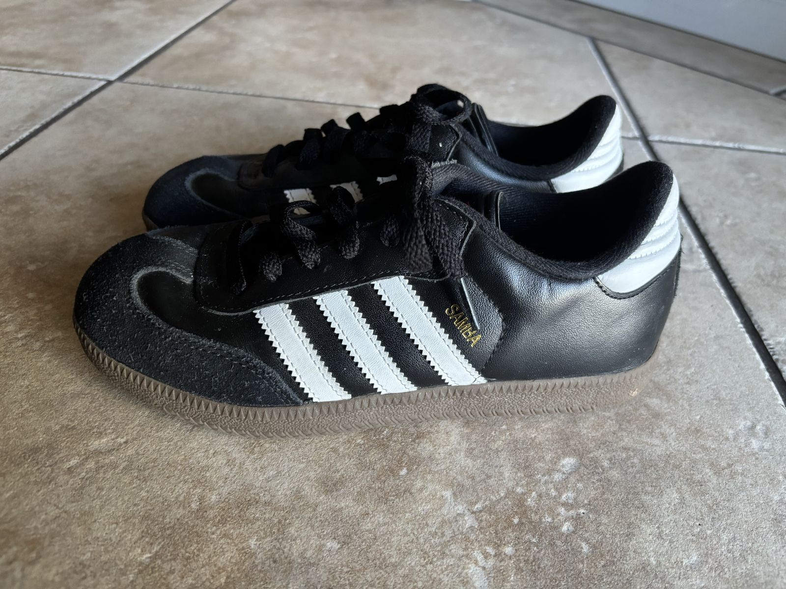 Black sambas size 4