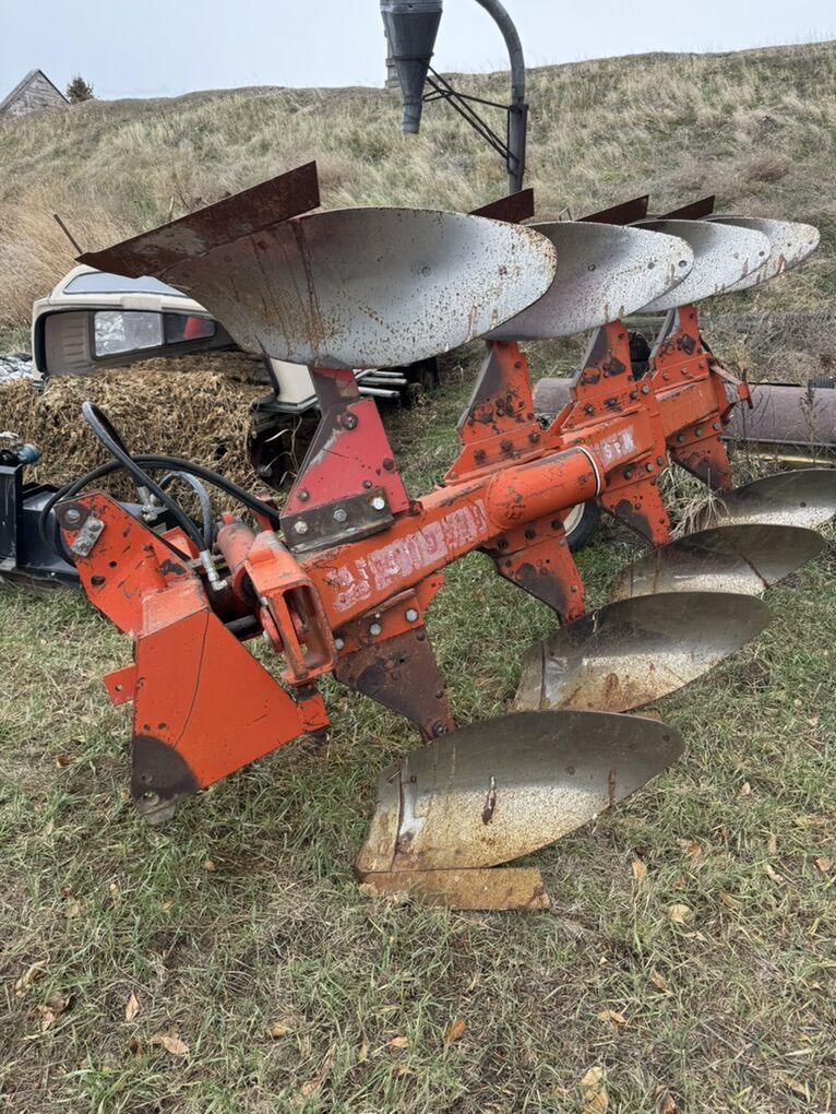 Massey Ferguson 570 5 Bottom Rollover Plow