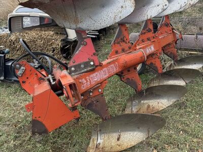 Massey Ferguson 570 5 Bottom Rollover Plow