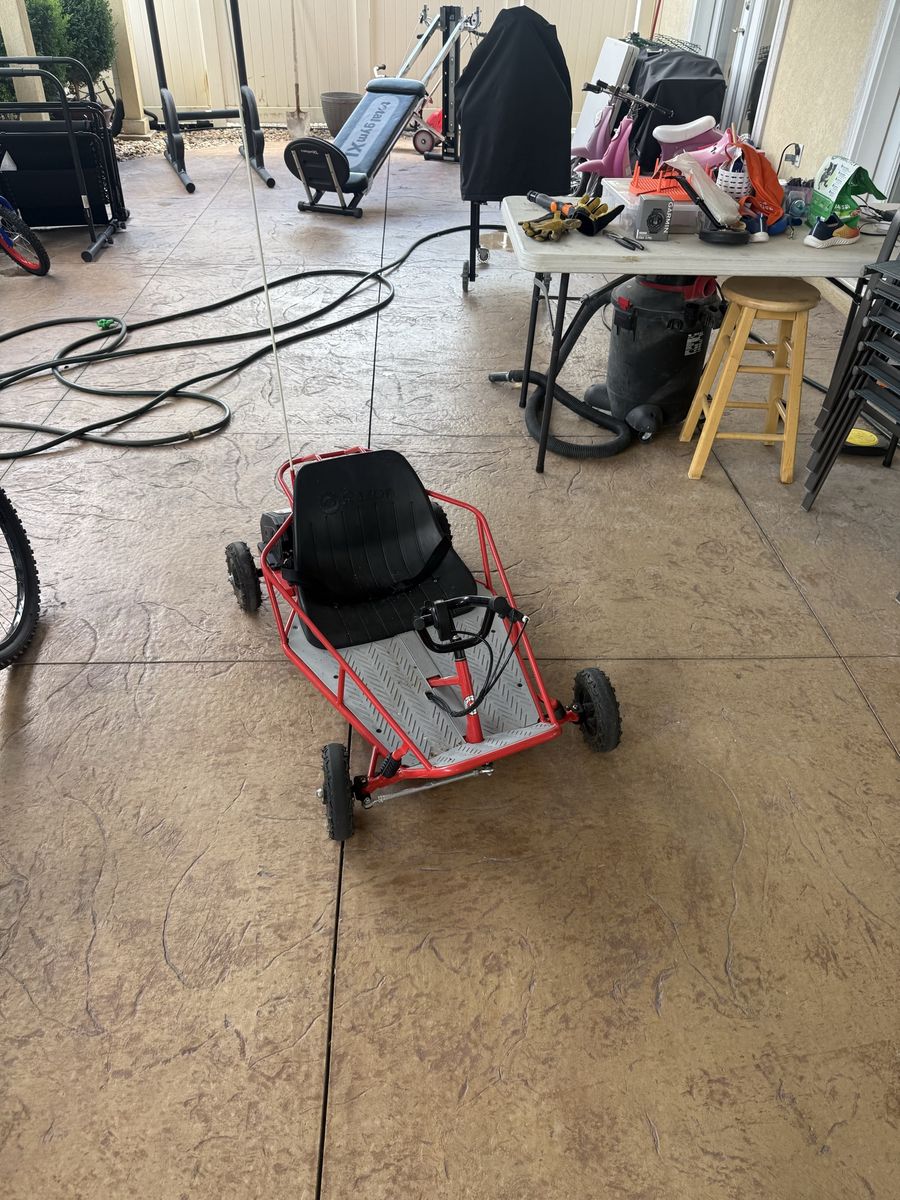 Razor 24 volt go cart. New batteries runs great. Includes marker flag