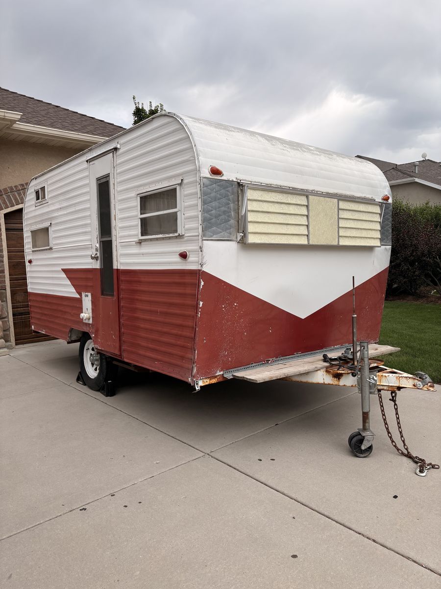 1971 Vintage Roadrunner Camper (16ft)- Towable & Usable Today