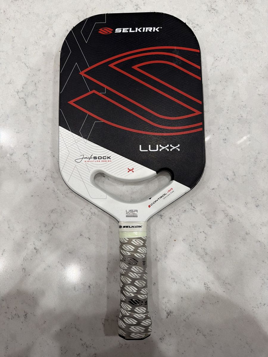 Selkirk Luxx Invikta Black and White