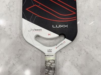 Selkirk Luxx Invikta Black and White