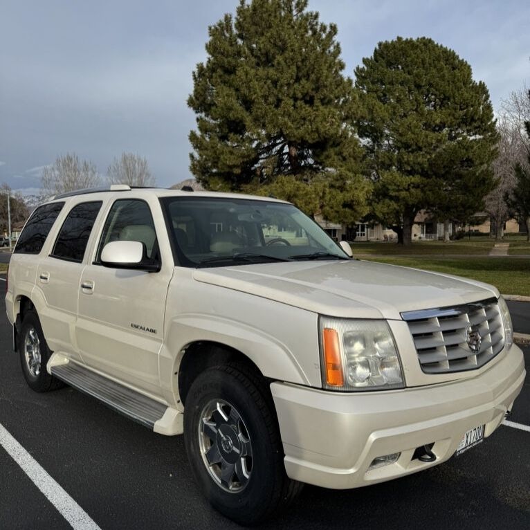 2005 Cadillac Escalade Base