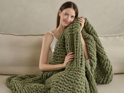 Wzowzo Knit Blanket, Chunky Chenille Throw, Olive Green, Soft & Cozy for Bed or Sofa Decor