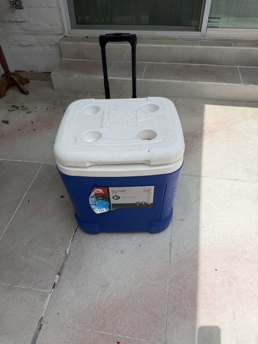 igloo 60 qt rolling cooler