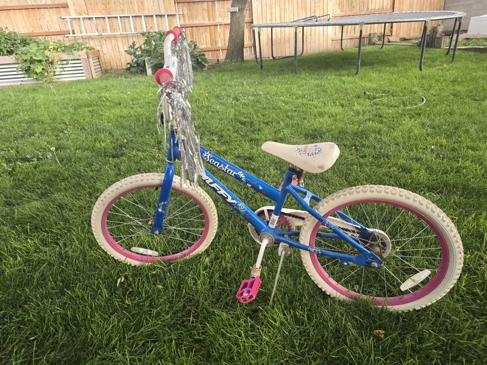 Huffy Seastar Kids Bike Blue Pink with Streamers