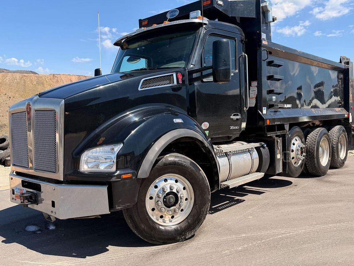 2023 Kenworth T880 tri-axle dump truck, 123,870 miles