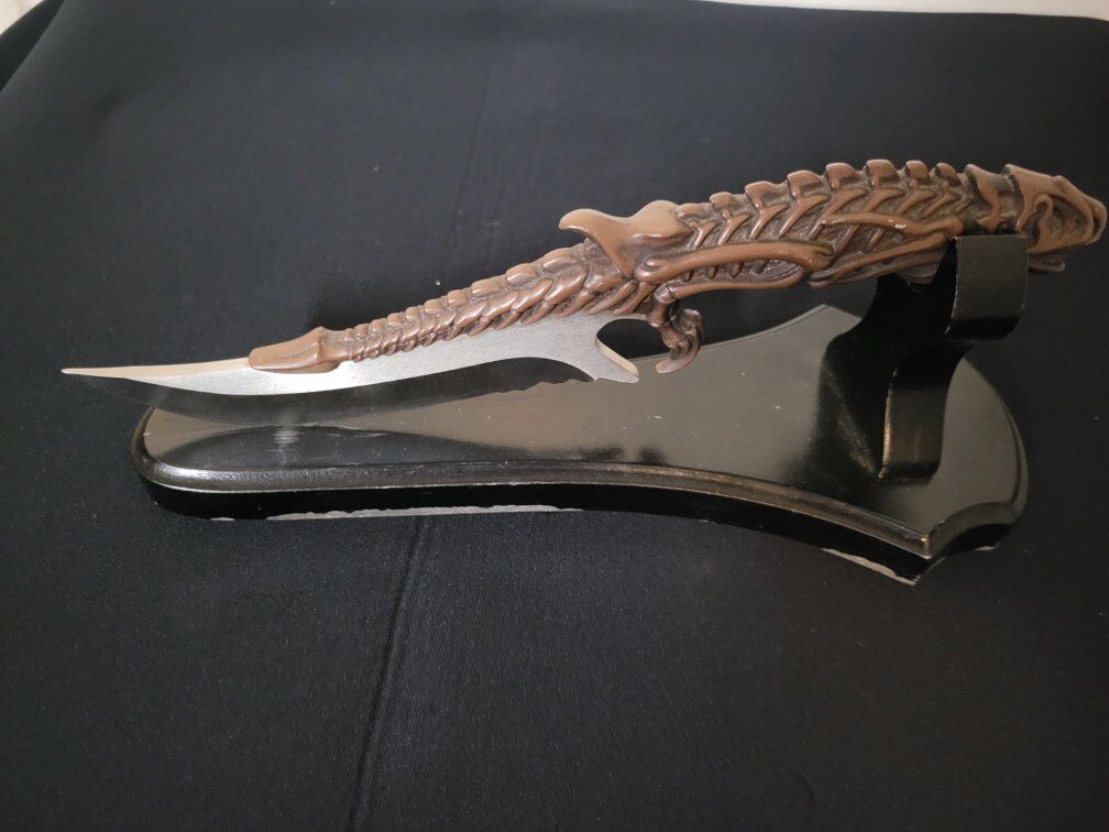 VINTAGE UNITED CUTLERY FOSSIL HUNTER II FANTASY DR