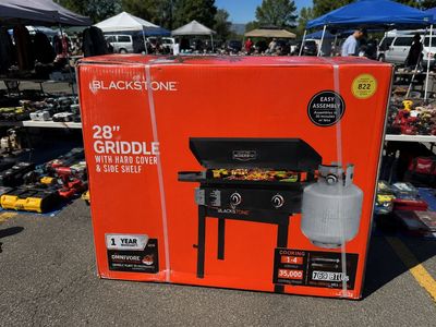 Blackstone 28" Griddle with Hard Cover & Side Shelf Brand New in Box