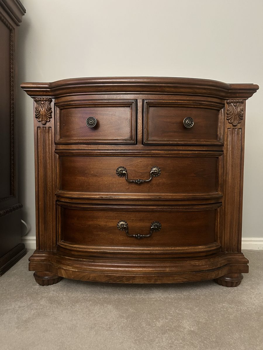 Traditional Solid Wood Sleigh Bed Set with Two Nightstands cost over $5000 new