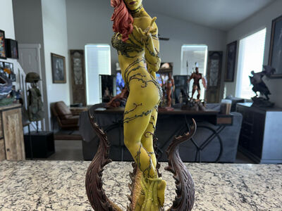 Sideshow Poison Ivy Statue