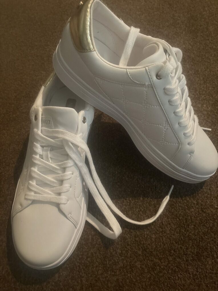 WOmen NiNe WeSt White Sneakers Size 11