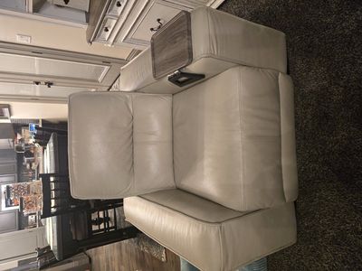 **LIKE NEW Leather Recliner Chair**