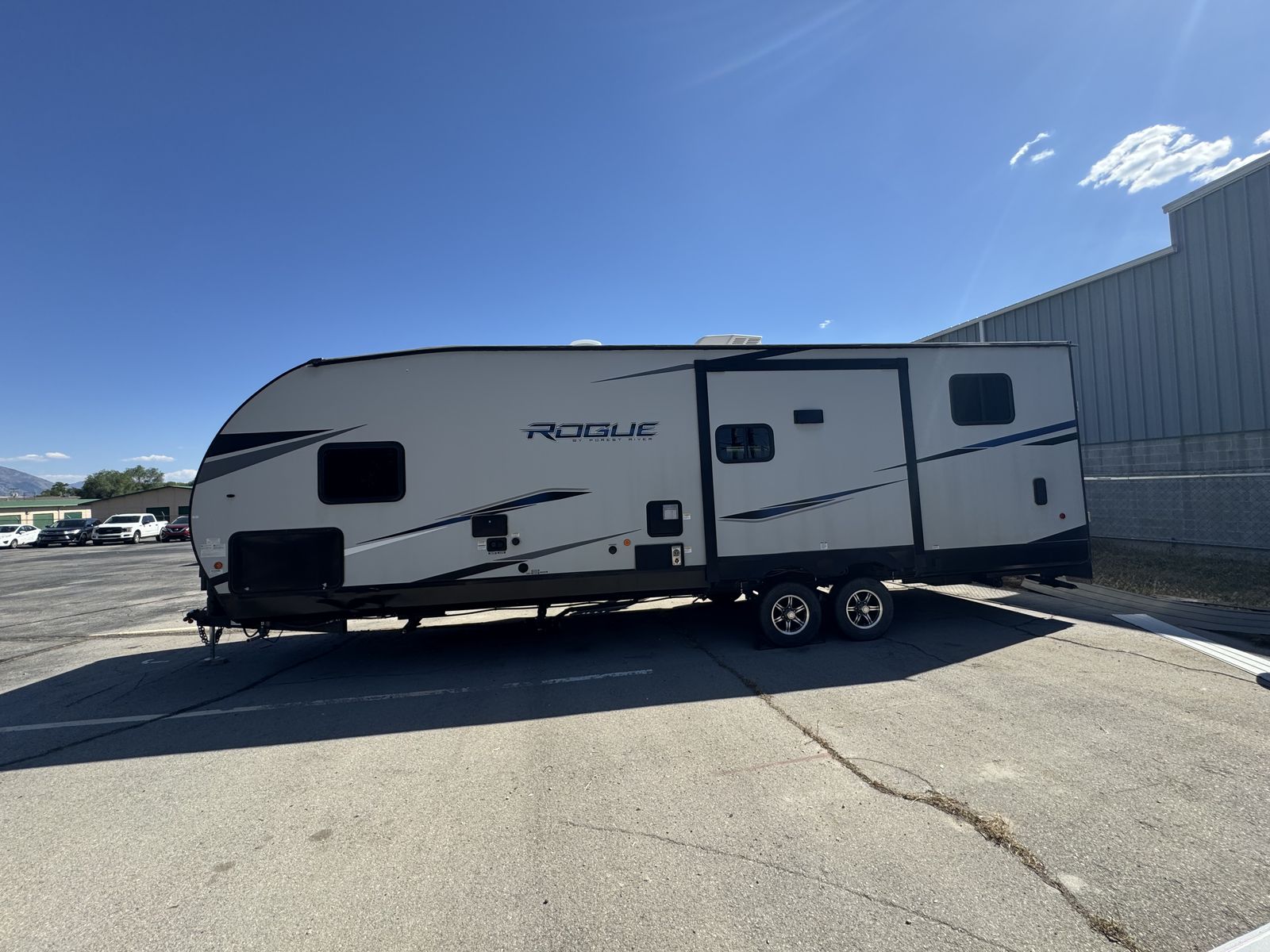 2022 Vengeance Rogue 26V Toy Hauler