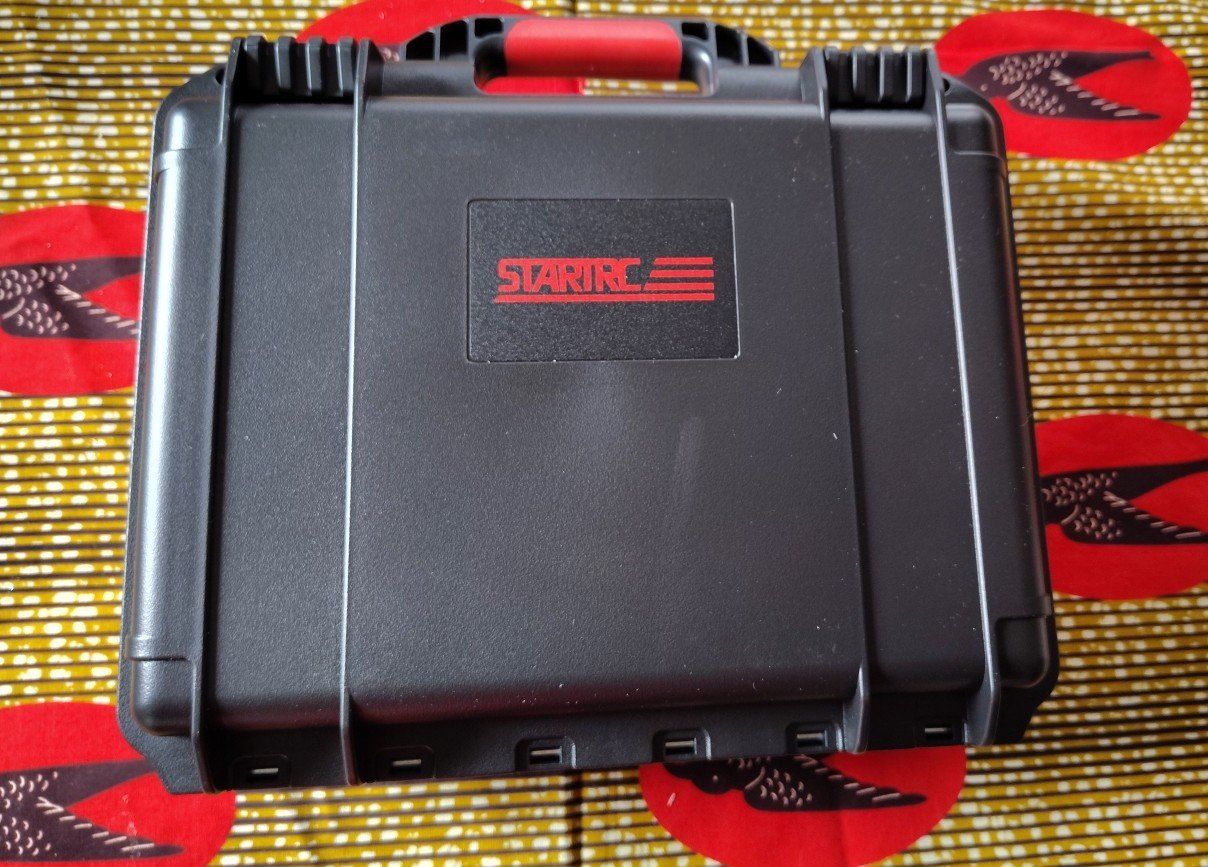 PHOTOGRAPHERS! STARTRC HARD SHELL WATERPROOF CASE.