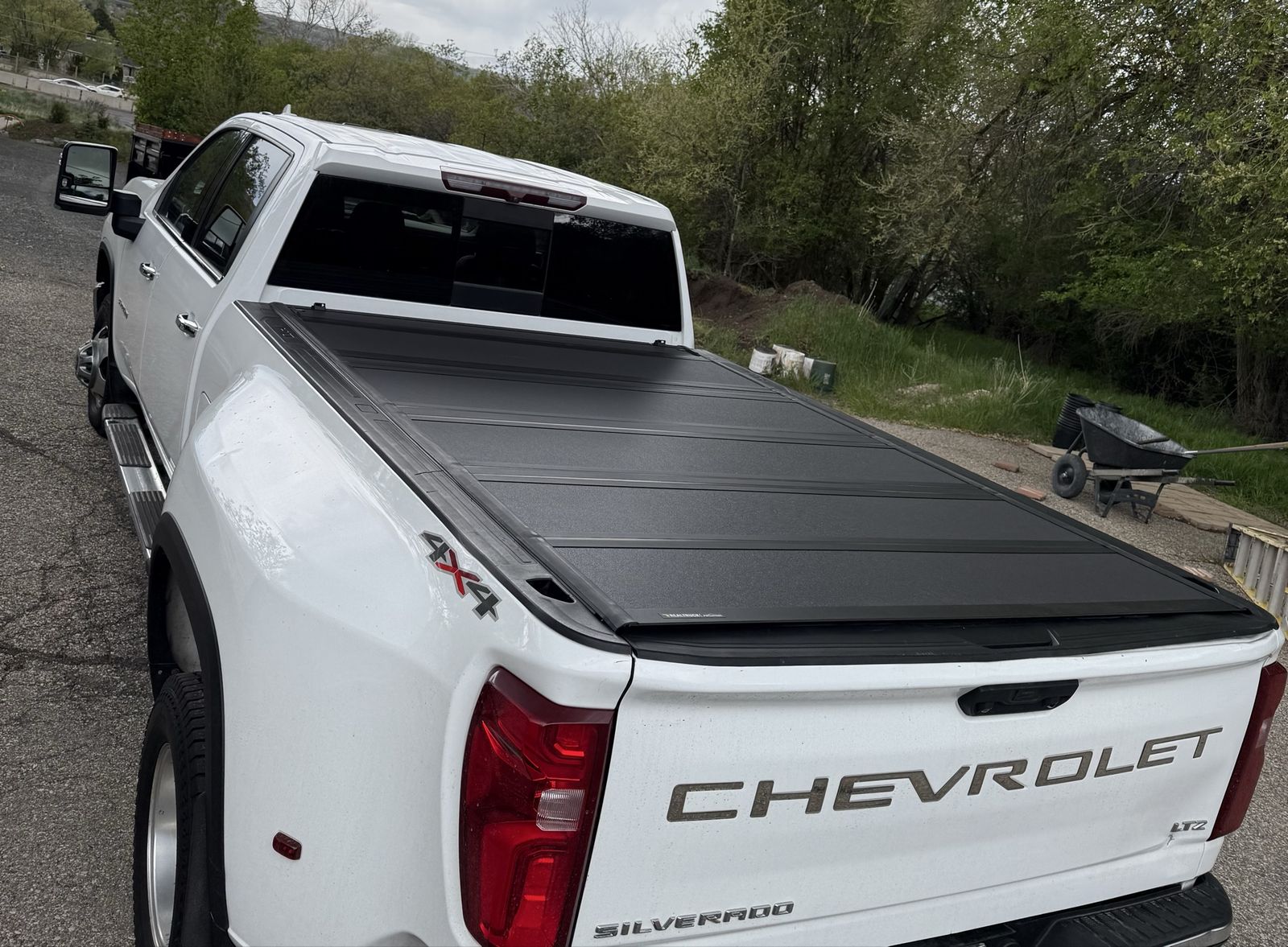 New RealTruck Advantage Tonneau Cover GM 8’ bed.