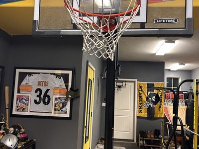 Basketball hoop