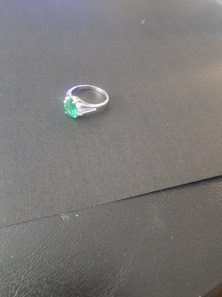 Elegant Sterling Silver Emerald & White Sapphire Ring - Size 7