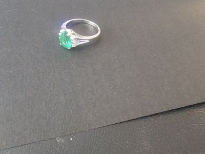 Elegant Sterling Silver Emerald & White Sapphire Ring - Size 7