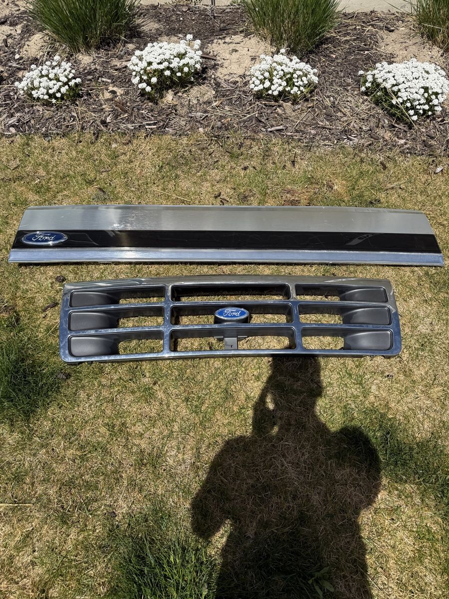 OBS Ford Tailgate Panel And Grill