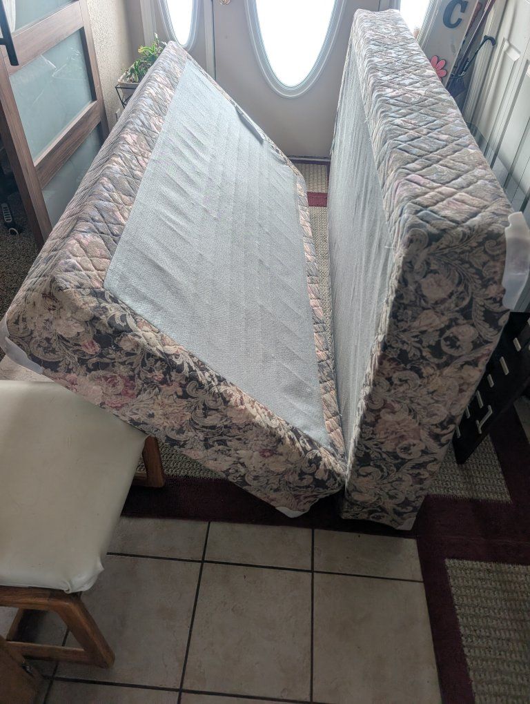 1 king or 2 Twin box springs.