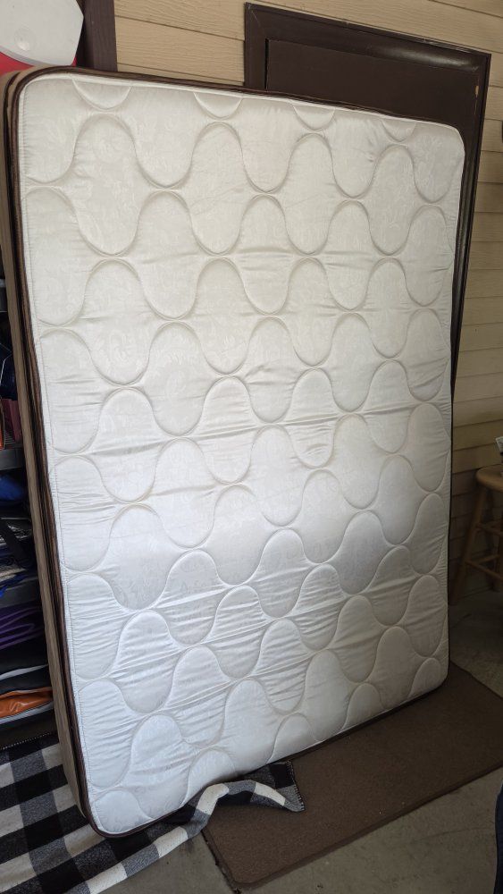 Full size mattress