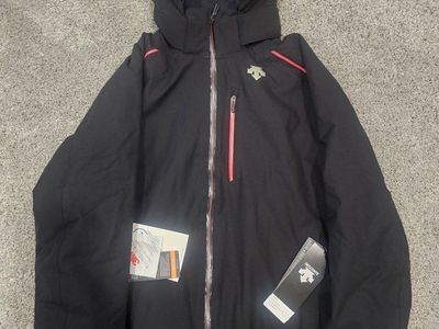 Descente Challenger Ski Jacket Blue size S and Black US Size L new with Tags.