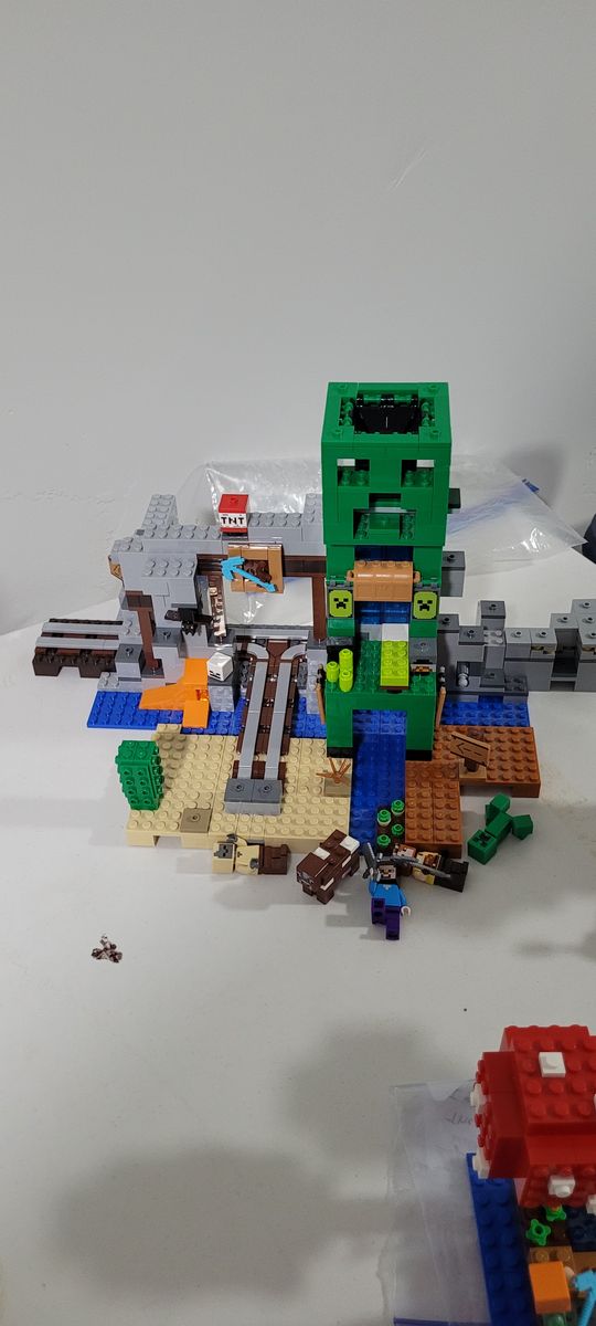 Lego Minecraft Creeper Mine