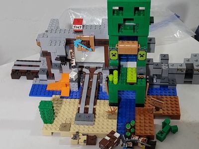 Lego Minecraft Creeper Mine