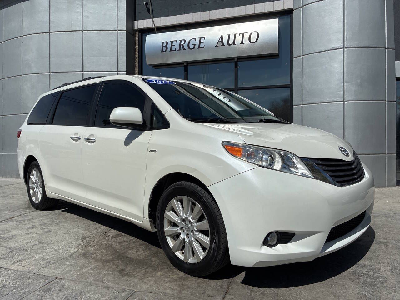 2017 Toyota Sienna XLE Premium 7-Passenger