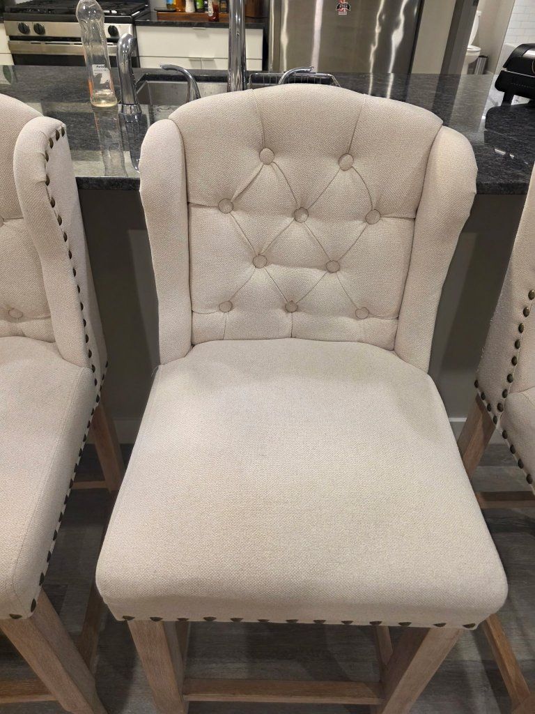 set of 4 like new barstools