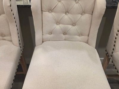 set of 4 like new barstools