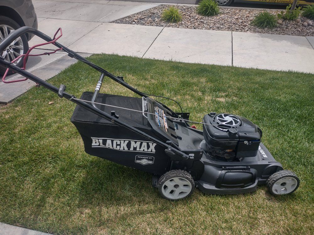 Lawn mower "Black Max"  6.75 HP self-propelled