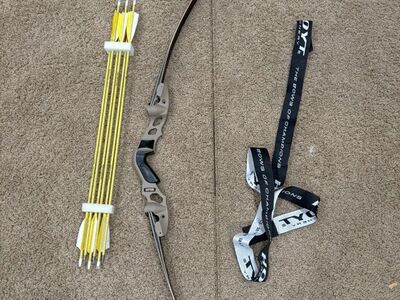 Hoyt Satori 17 Riser w/ Limbs, String, Arrows Etc