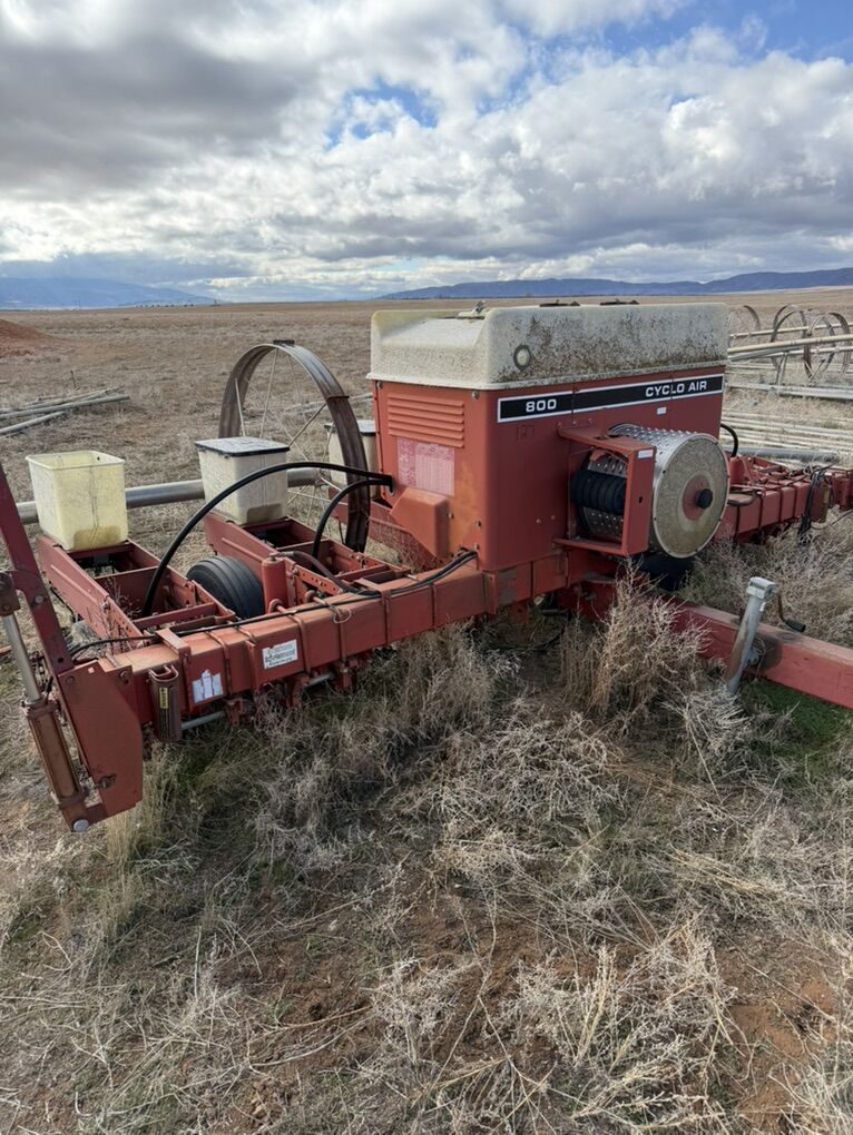 Old International Planter