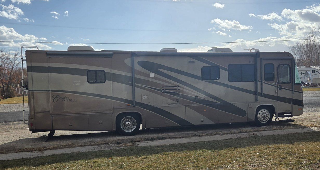 2004 Georgie Boy Cruise Air XL 3825 – Only 80,900 Miles – Clean Title – Solid & Clean