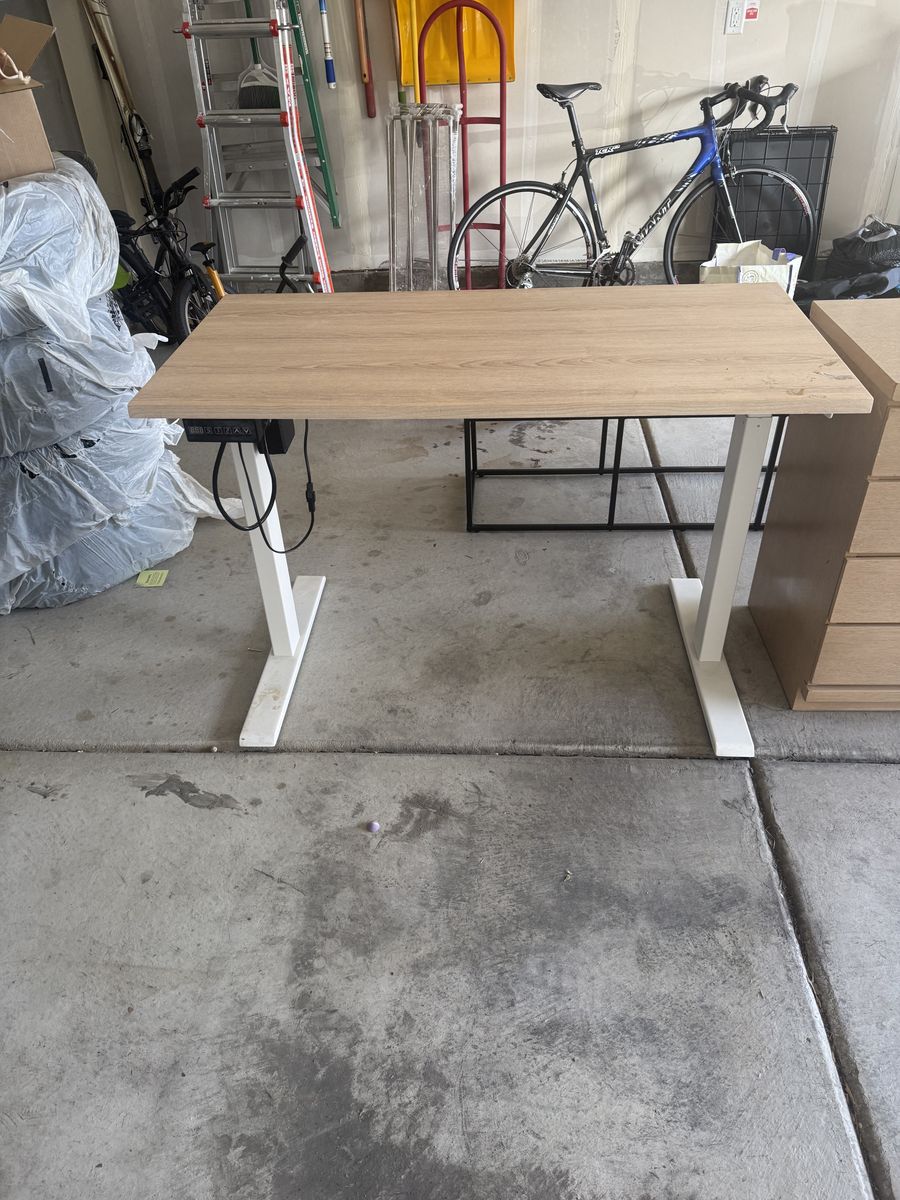 Electric Height-Adjustable Standing Desk