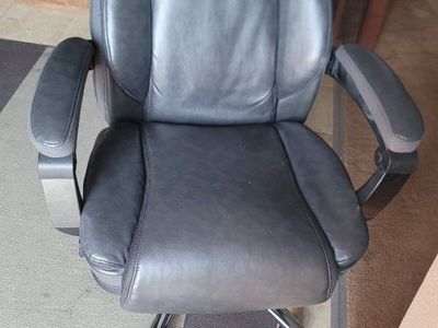High-Back Leather Office Chair - Dark Gray Executive Swivel Desk Chair